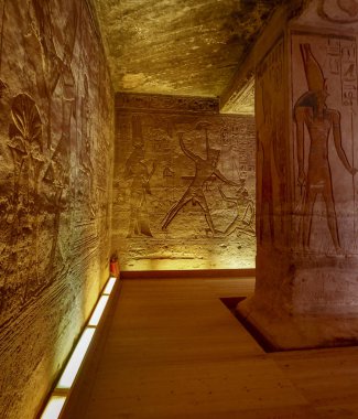 Kom Ombo Tapınağı'nda Taş Hiyeroglif Oymalar