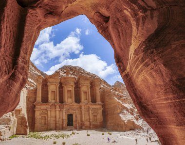 Ürdün'deki Petra Harabeleri'nde Hazine