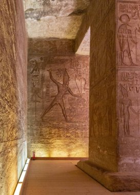 Kom Ombo Tapınağı'nda Taş Hiyeroglif Oymalar