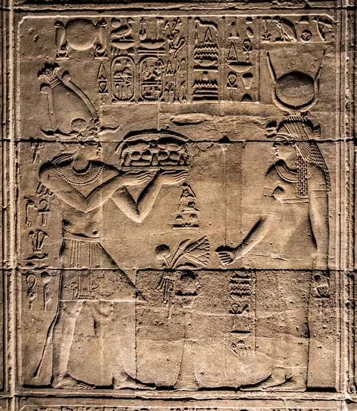 Sten hieroglyfiska ristningar vid Philae Temple — Stockfoto