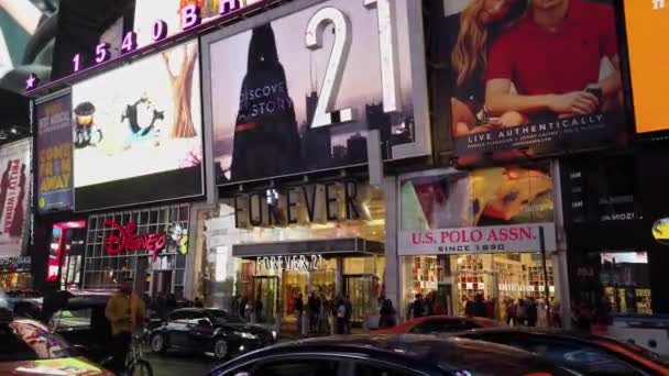Nueva York, Nueva York - 2019-05-08 - Times Square Night 2 - Tráfico — Vídeos de Stock