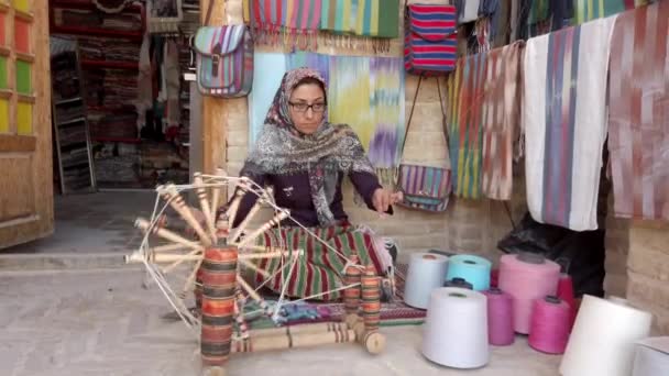 Isfahan, Iran - 2019-04-12 - Woman Spins Yarn 4 - Low View — Stock Video