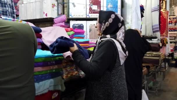 Shiraz, Iran - 2019-04-08 - Woman Shops for Towels — Stock Video