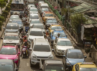 Bangkok, Tahiland - 2019-03-19 - Araç trafiği neredeyse tüm gün boyunca Bangkok'ta neredeyse durma noktasına geldi
