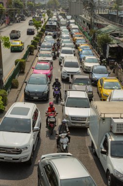 Bangkok, Tahiland - 2019-03-19 - Araç trafiği neredeyse tüm gün boyunca Bangkok'ta neredeyse durma noktasına geldi