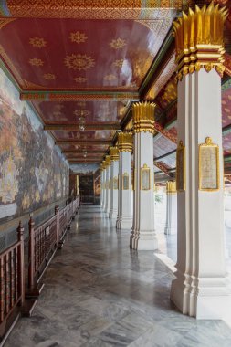 Bangkok, Tahiland - 2019-03-01 - Büyük Saray'da süslü sütunlar