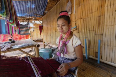 Bangkok, Tahiland - 2019-03-03 - Karen Long Neck Woman Portrait