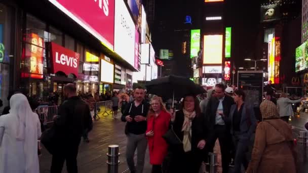 Nueva York, Nueva York - 2019-05-08 - Times Square Night 4 - Light Rain — Vídeos de Stock