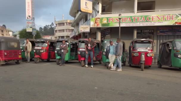 Nuware, Sri Lanka - 2019-03-27 - Tuk Tuk and Drivers Wait For Customers — Stock Video