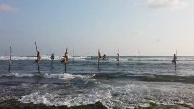 Galle, Sri Lanka-2019-04-01-stilt balıkçılar-yedi erkek balıkçılık