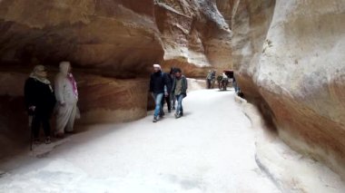 Petra, Ürdün - 2019-04-23 - At Arabası Siq 1 ile Turist Getiriyor