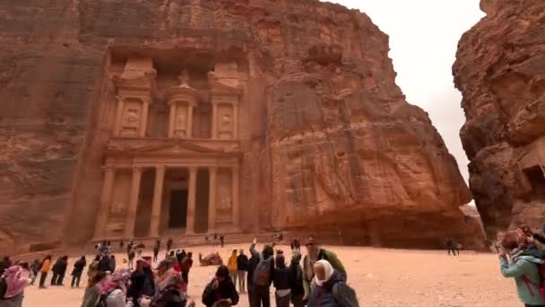 Petra, Jordan - 2019-04-21 - Treasury Time Lapse - Straight On With Small Dust Storm — Stock Video