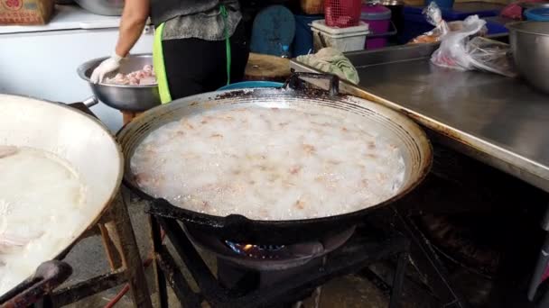 Tofu Is Deep Fried For A Snack — Stok Video