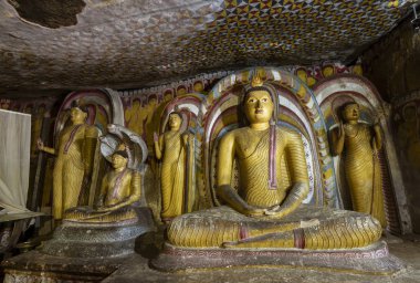 Sri Lanka'daki Dambulla Mağaratapınağında Budalar Sıraya Dizildi