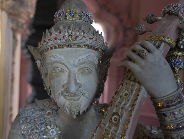 Socha skřeta Boží v chrámu Gangaramaya v Kolombu Srí Lanka-uzavření — Stock fotografie