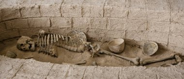 Iran 'da ınsan antik mezar sitesi Çömlekçilik Ile komple