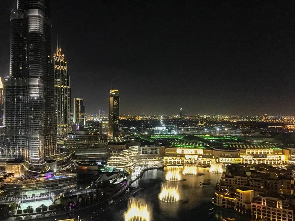 Dubai Mostra de água da fonte vista do 50o andar de um hotel nas proximidades — Fotografia de Stock