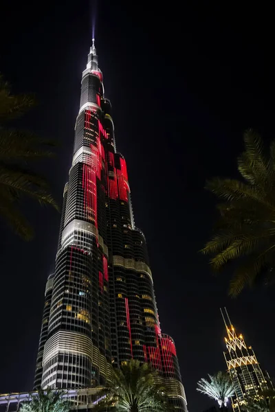 Burj Khalifa coloca em um show de luz à noite que se qualifica para Guiness Book of Records como o maior do mundo — Fotografia de Stock
