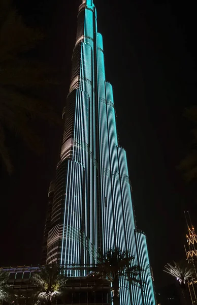 Burj Khalifa coloca em um show de luz à noite que se qualifica para Guiness Book of Records como o maior do mundo — Fotografia de Stock