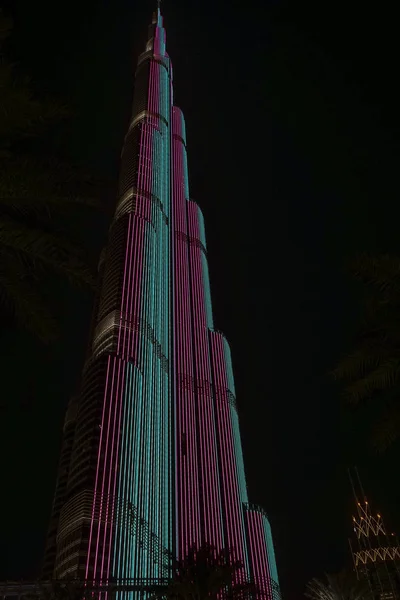 Burj Khalifa coloca em um show de luz à noite que se qualifica para Guiness Book of Records como o maior do mundo — Fotografia de Stock