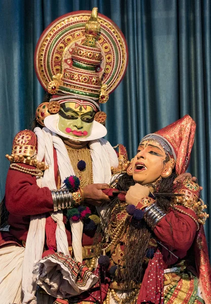 ムンナール、インド - 3月 11, 2018: 伝統的なヒンディー語の演劇は、嫉妬の神が殺されていることを示しています — ストック写真