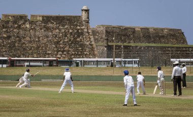 Galle, Sri Lanka-2019-04-01-lig koçu gözetiminde Steenerler uygulama kriket