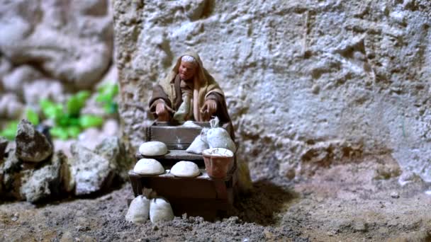 Cuenca, Ekvádor - 2019-01-03 - Animovaný vánoční betlém - Žena potřebuje těsto na chléb — Stock video