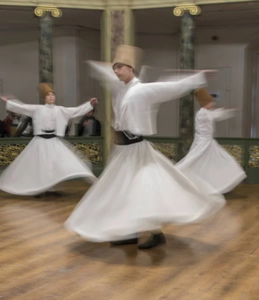 Blurred Whirling Dervishes practican su danza —  Fotos de Stock