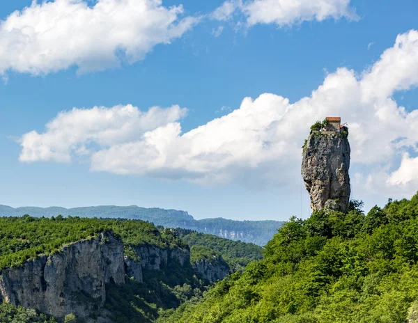 Katskhi ayağı Kutasi, Gürcistan dışında