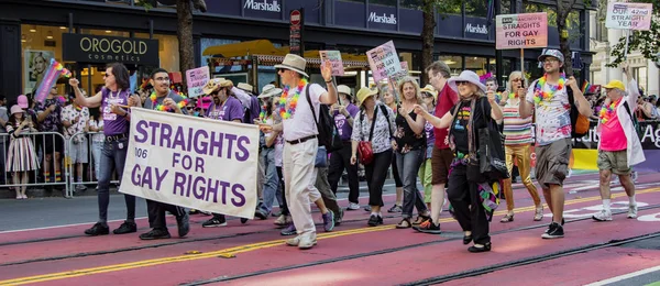 Desfile del Orgullo Gay en San Francisco - Marchas por los Derechos de los Gays —  Fotos de Stock