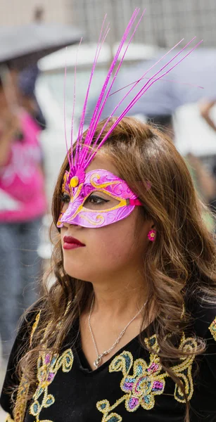 Gualaceo, Ecuador - February 26, 2017 - Woman is wears a mask for Carnaval — Stock Photo, Image