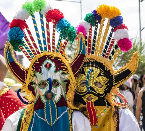 Cuenca, Ecuador - February 6, 2016 - Two boys wear devil costumes in parade — Stock Photo, Image