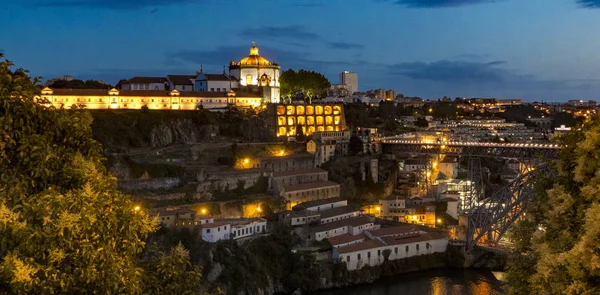 Klášter ve Vila Nova de Gaia při západu slunce — Stock fotografie