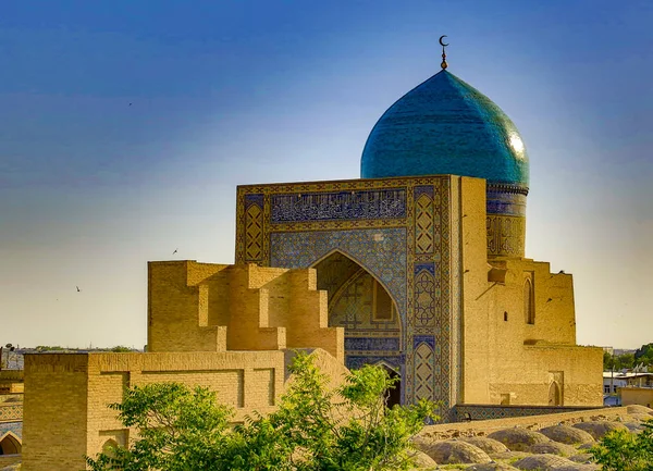 Πρόσθια όψη του μεντρεσέ στη Μπουχάρα, Ουζμπεκιστάν — Φωτογραφία Αρχείου