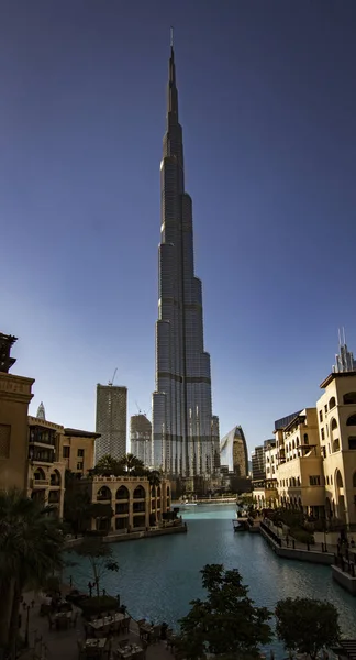 O Burj Khalifa é o edifício fechado do mundo, com 160 andares foi concluído em 2008. — Fotografia de Stock