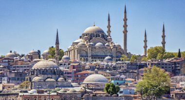 İstanbul, Türkiye - 16 Nisan 2016 - Mavi cami şehre bakıyor