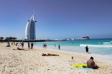 Sahilde yelken şeklinde gökdelen