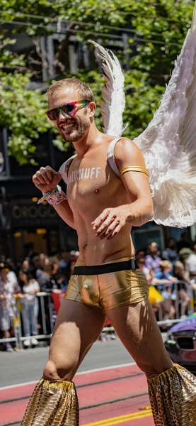 Gay Pride Parade w San Francisco-Corporate Smirnoff marsze Liquor z kątami na palach — Zdjęcie stockowe