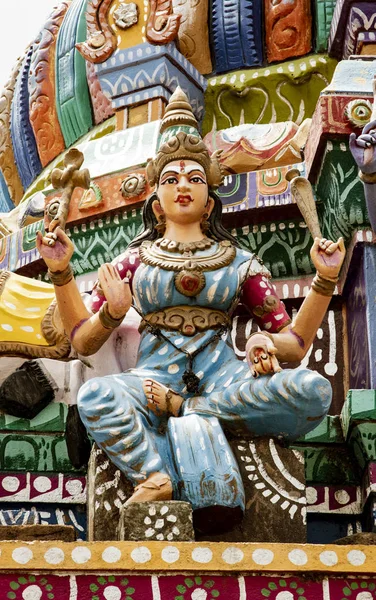 インドのトランディショナルヒンディー語寺院の彫像の詳細 — ストック写真
