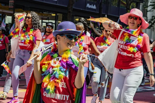 Desfile del Orgullo Gay en San Francisco - Muchas identidades, Marchas de un grupo comunitario —  Fotos de Stock