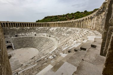 Aspendos stadyumda kalıntıları