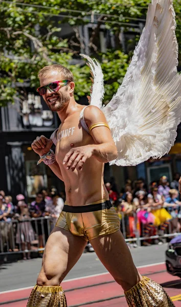 Gay Pride Parade w San Francisco-Corporate Smirnoff marsze Liquor z kątami na palach — Zdjęcie stockowe