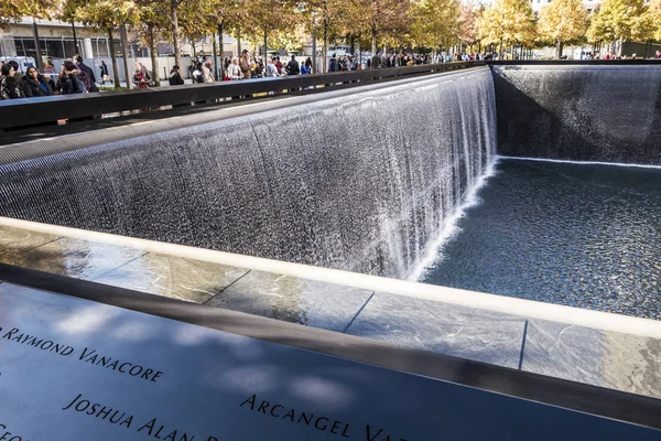 Nueva York, Nueva York - Nov 4, 2014: 9-11 memorial — Foto de Stock