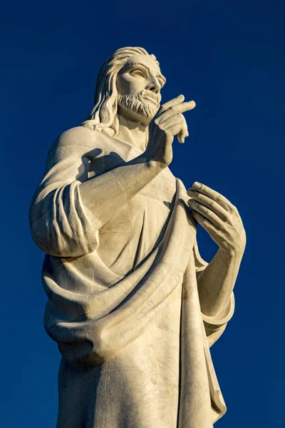 Kristus i Havanna finns en staty av Jilma Madera med utsikt över bukten i Havanna — Stockfoto