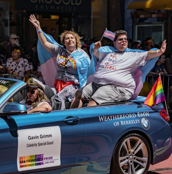 Gay Pride Parade w San Francisco-Gavin Grimm jeździ jako gość sławna — Zdjęcie stockowe