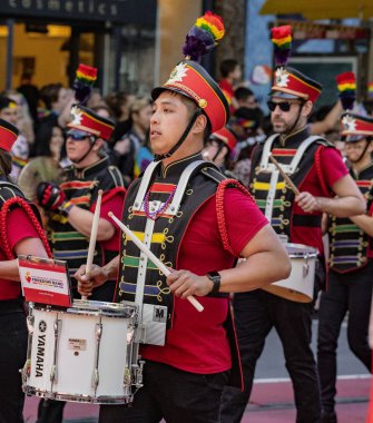 San Francisco Gay Pride Parade - Lezbiyen Gay Band Marches