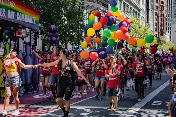 Gay Pride parade in San Francisco-veel identiteiten, een community groep Marches — Stockfoto