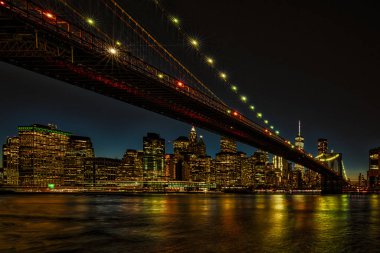brooklyn Köprüsü, gün batımında Dumbo Park'tan görüldü