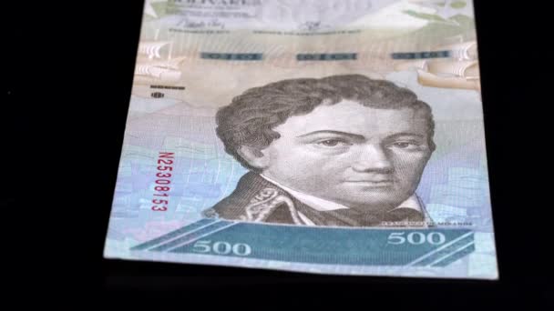 Numérisation de devises Faible profondeur de champ Venezuela 500 front — Video