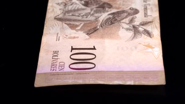 Skanowanie walut niska głębia ostrości Wenezuela 100 z powrotem — Wideo stockowe